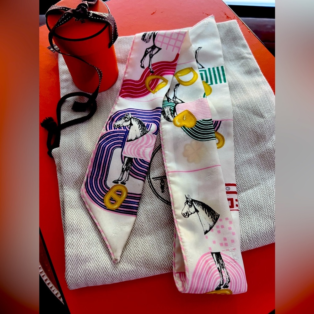 SOLD - Hermes Silk Garde Robe Pop Twilly Multicolor